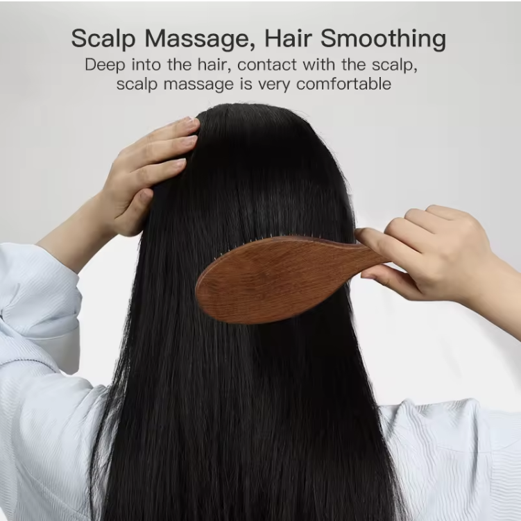 Skalpmassage med CosmeticHair hårborste
